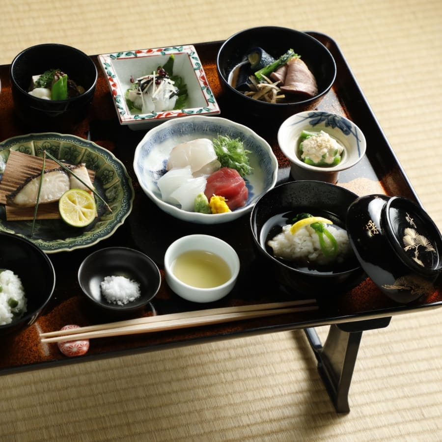 6-Hour Wakayama Castle Feudal Experience with Costume and Lords Meal