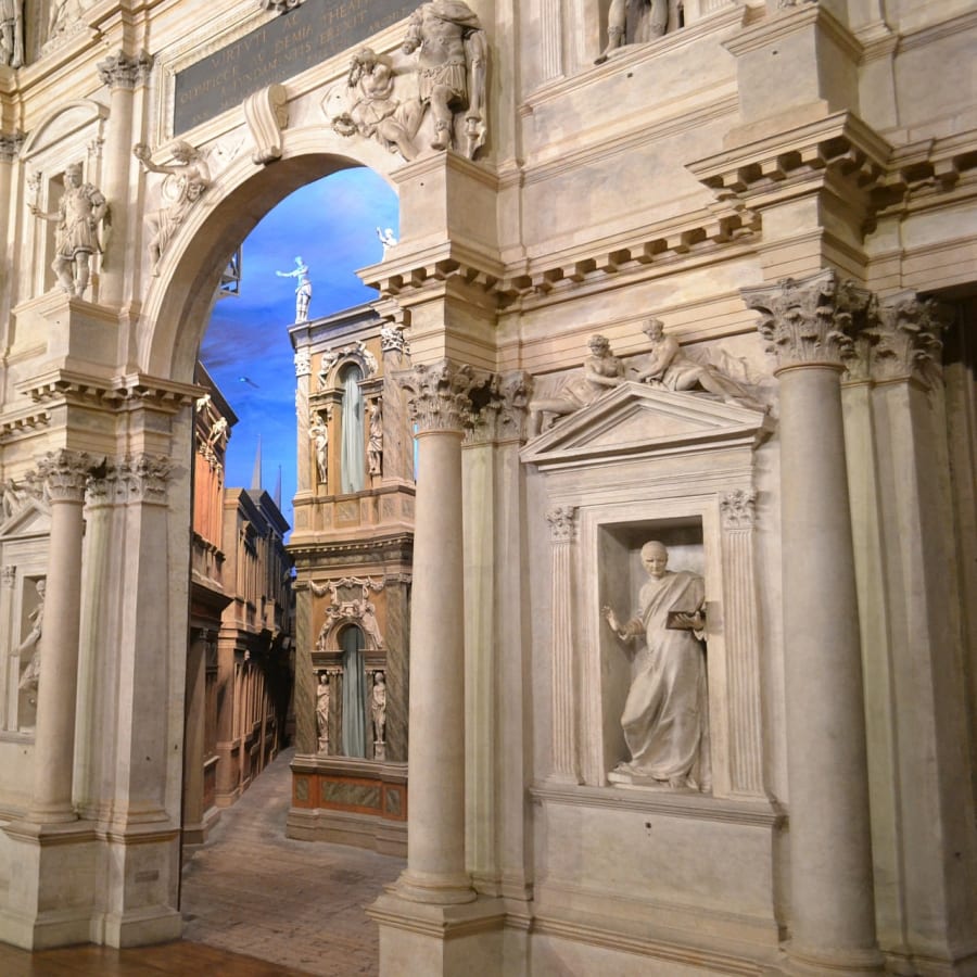 Full-Day Vicenza and Palladian Villas Tour with Teatro Olimpico