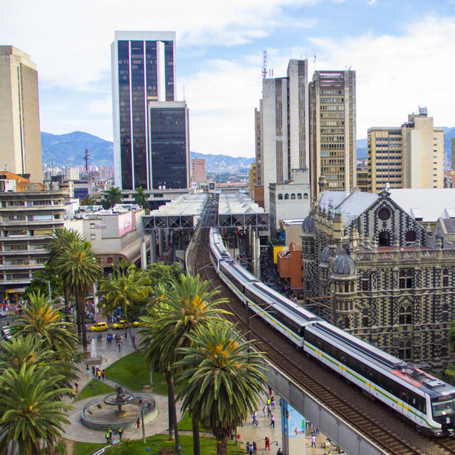 4-Day Medellín and Guatapé Tour with Silletera Farm and El Peñol