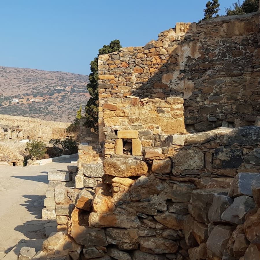 7-Hour Elounda and Spinaloga Tour with Plaka Lunch Stop