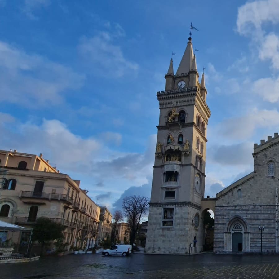 2-Hour Walking Tour of Messina with Cathedral Clock and Sicilian Snacks
