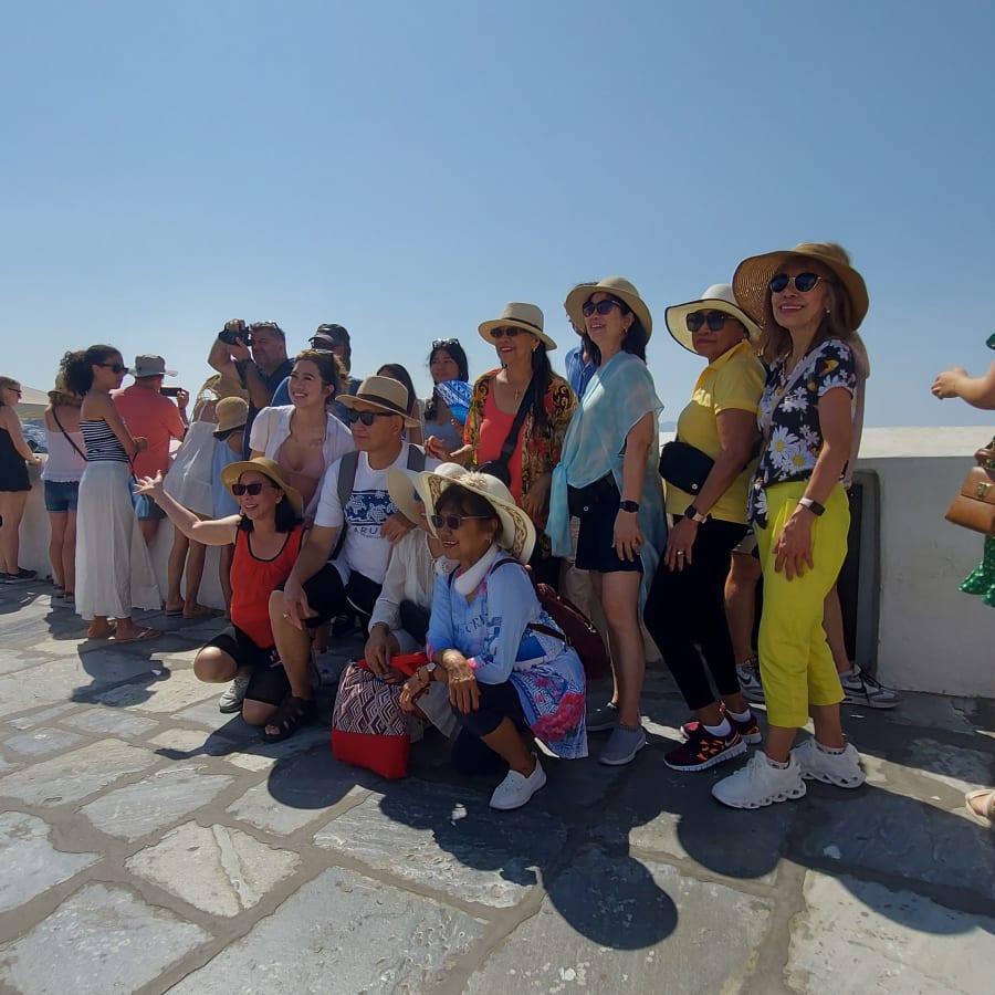 5-Hour Santorini Tour with Beaches, Pyrgos, and Oia Sunset