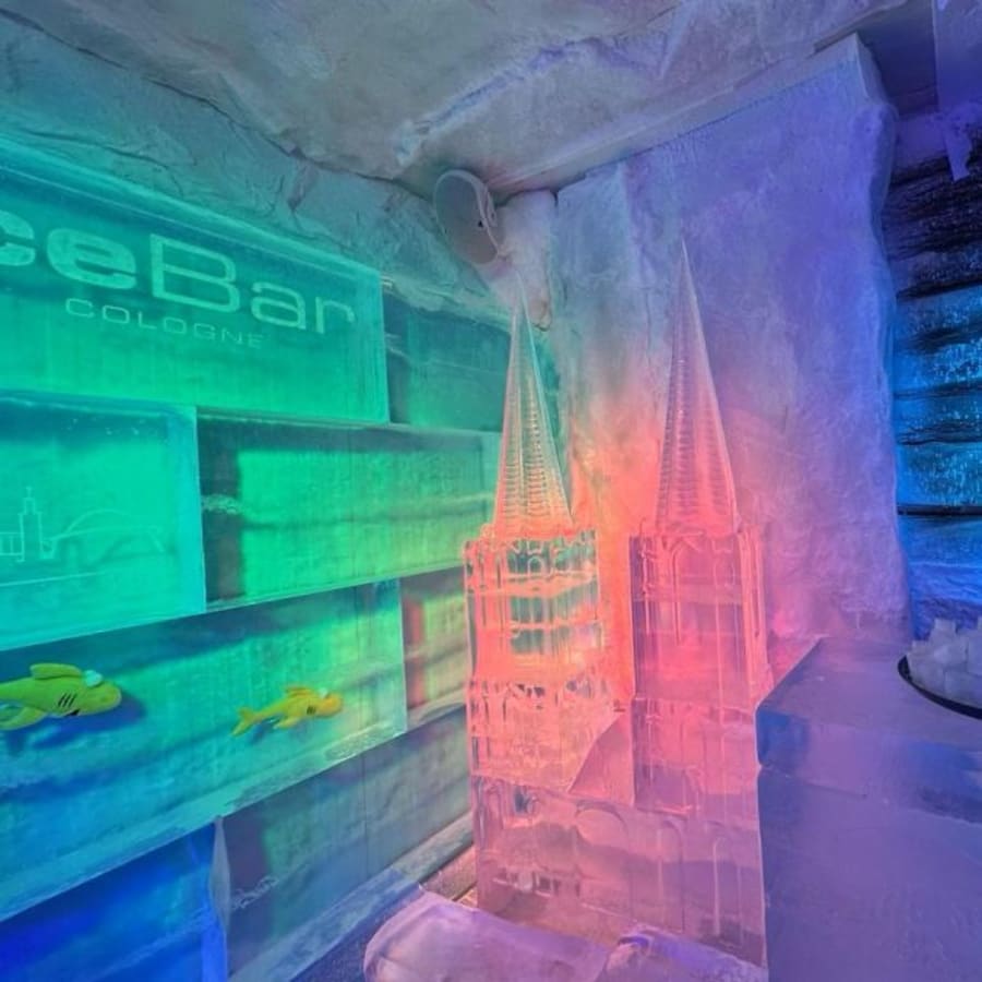 1-Hour IceBar Cologne Experience with 3 Drinks and Ice Sculptures