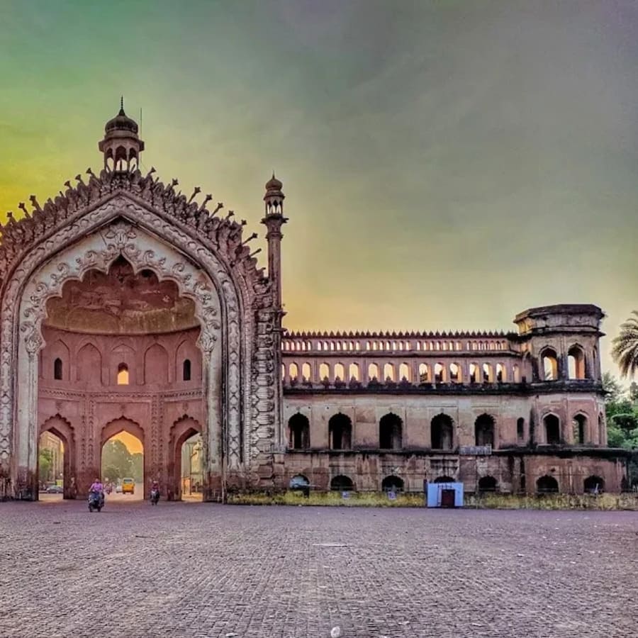8-Hour Lucknow City Tour with Imambaras, Markets and Kebabs