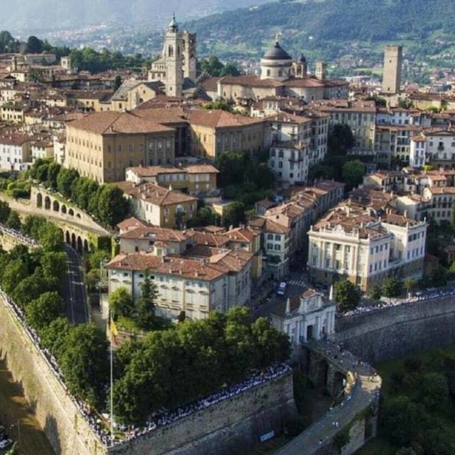 4-Hour Bergamo Walking Tour with Upper Town and Lower Town