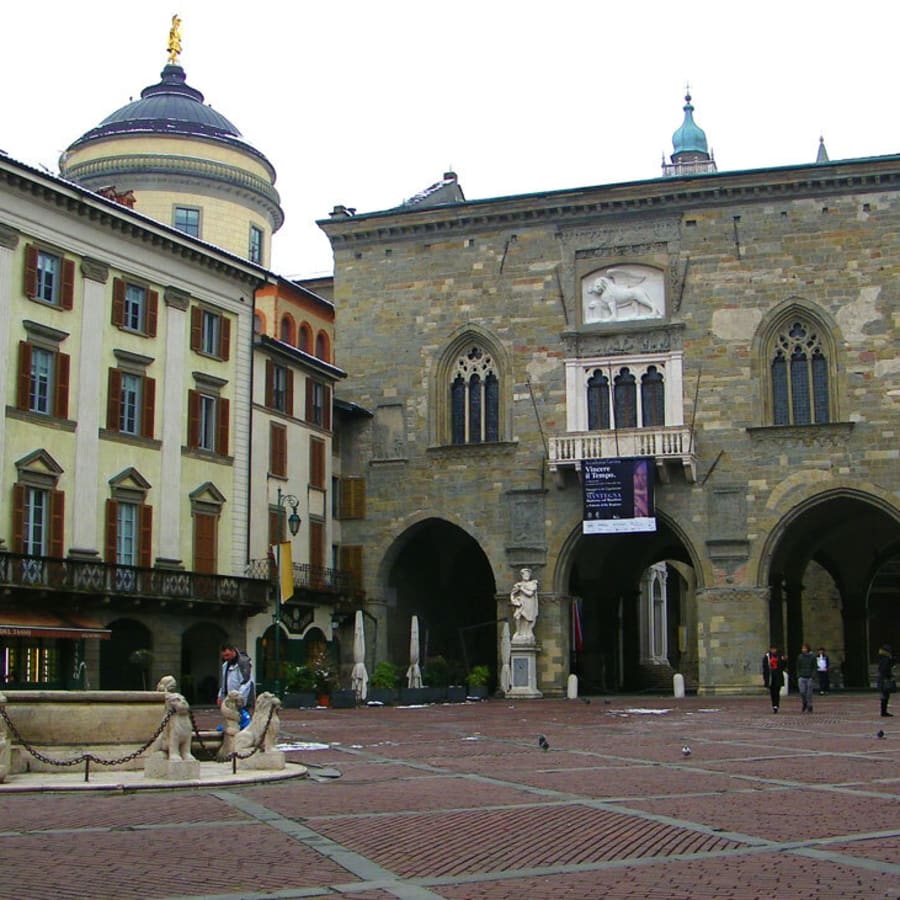 2-Hour Bergamo Alta Walking Tour with UNESCO Walls and Donizetti