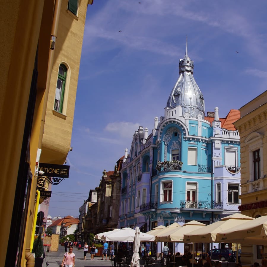 3-Hour Oradea Architecture Tour with Interior Courtyards