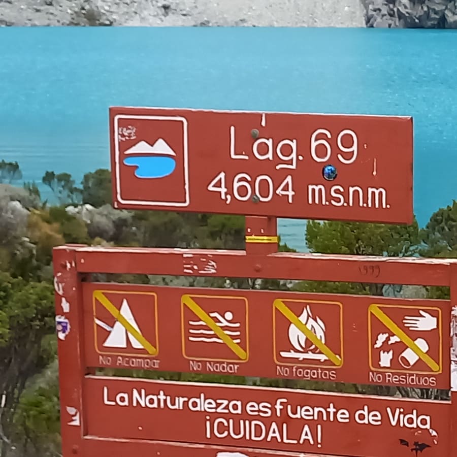 Full-Day Lake 69 Hiking Tour from Huaraz in the Cordillera Blanca