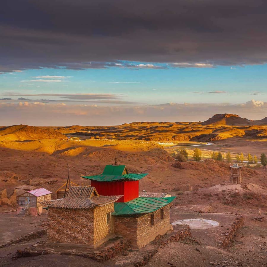 10-Day Gobi Desert and Orkhon Valley Tour with Nomadic Experiences
