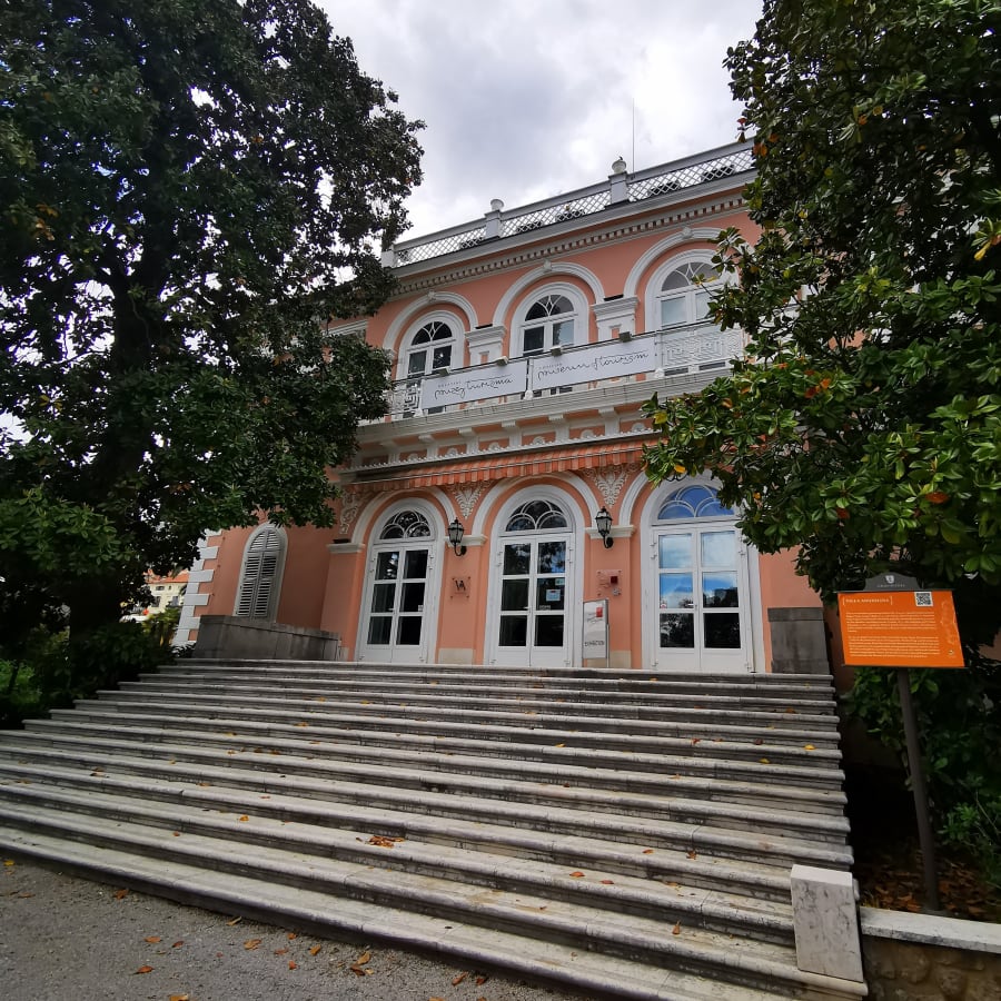 2-Hour Guided Walking Tour of Opatija with Lungomare and Villa Angiolina