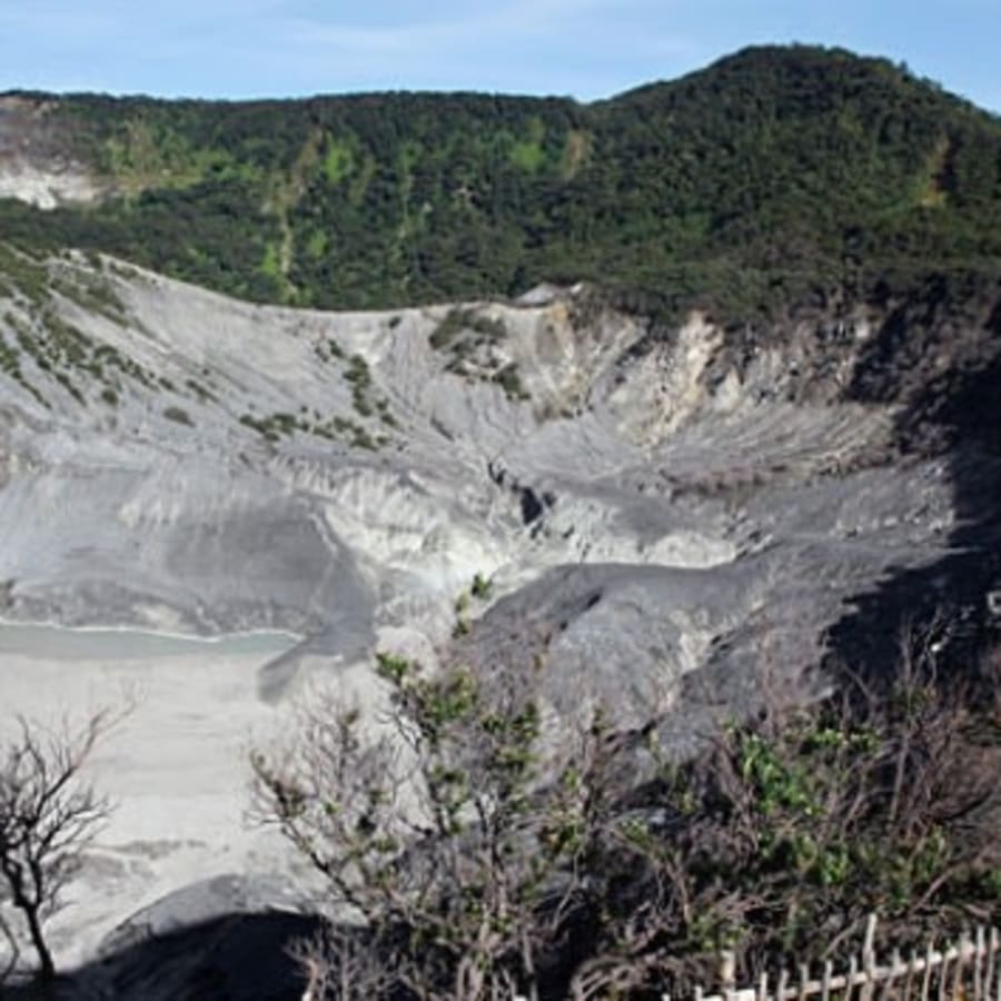 12-Hour Bandung Highlights Tour with Volcano and Hot Springs