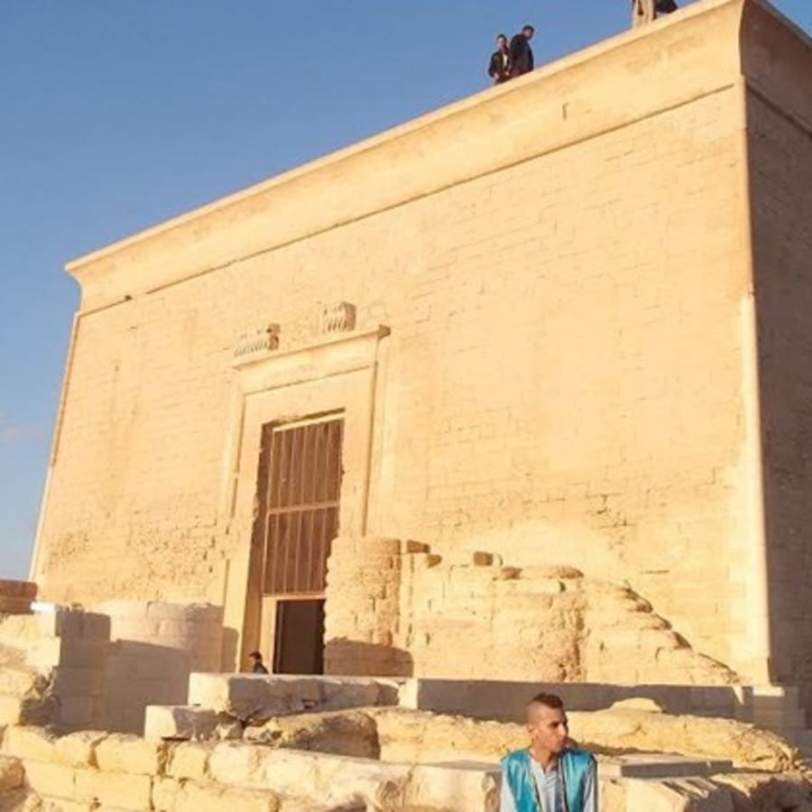 10-Hour Faiyum Oasis Tour with Meidum and Hawara Pyramids