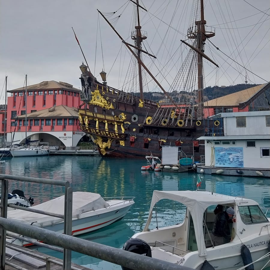 3-Hour Genoa Walking Tour with Via Garibaldi and Old Harbour