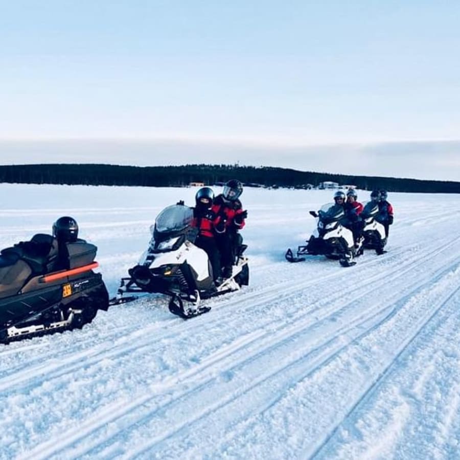 4-Hour Snowmobile and Ice Fishing Tour in Rovaniemi with BBQ