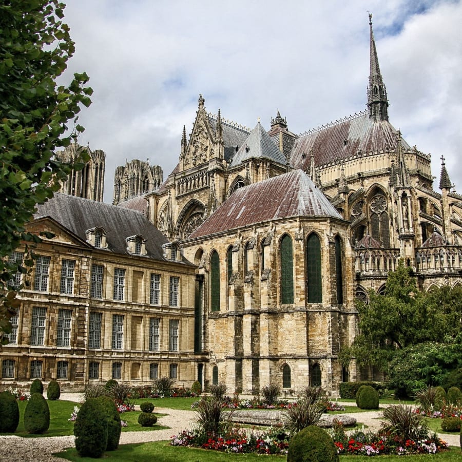 2-Hour Walking Tour of Reims with Roman Ruins and Gothic Landmarks
