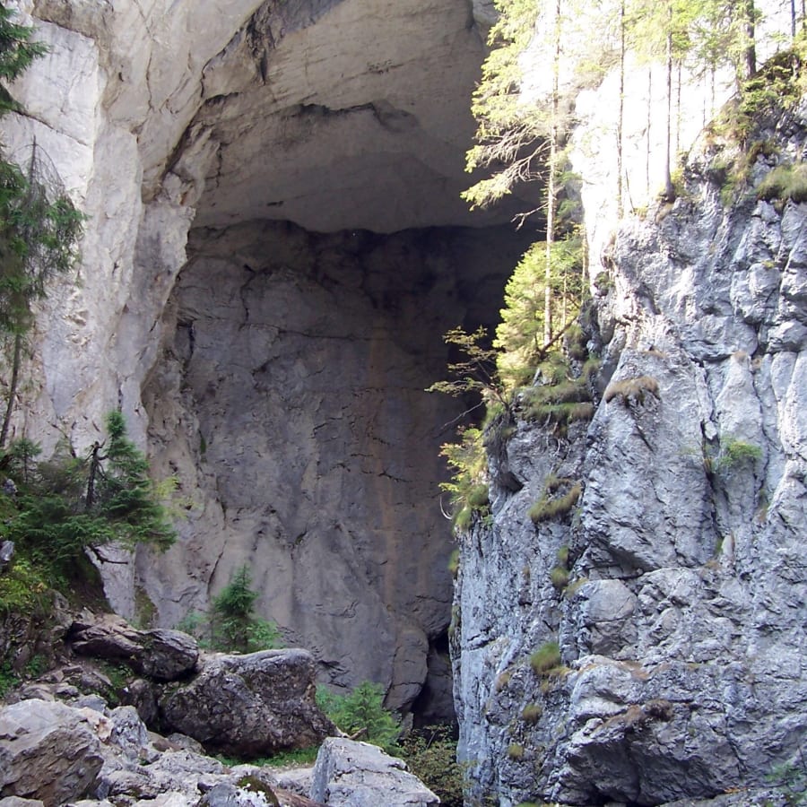 10-Day Apuseni Mountains Backpacking Tour with Caves and Wild Gorges