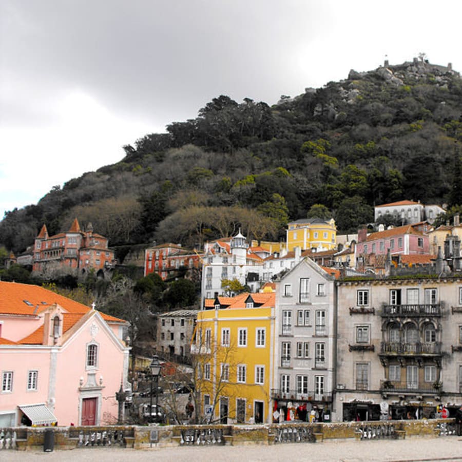 7-Hour Sintra and Cascais Tour with UNESCO Heritage and Coastal Views