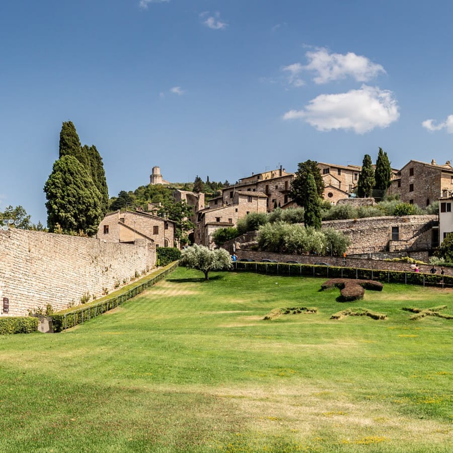 2-Hour Private Assisi Walking Tour with Hidden Gems and Basilica