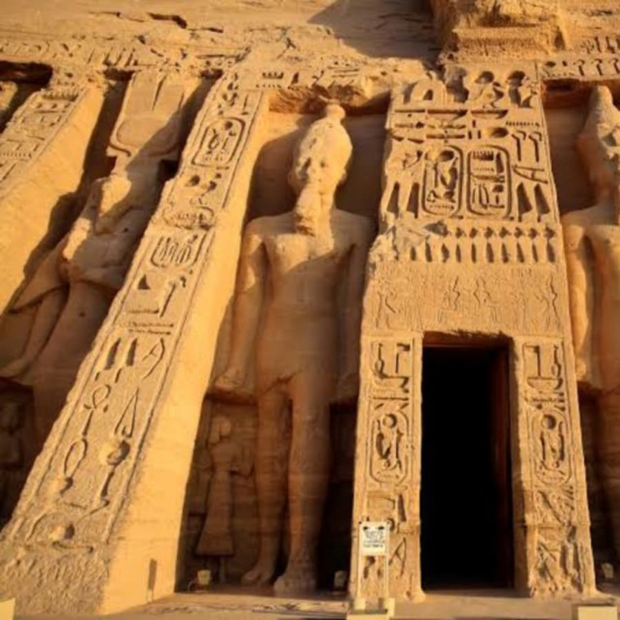 1-Day Abu Simbel Temples Tour from Aswan with Egyptologist Guide