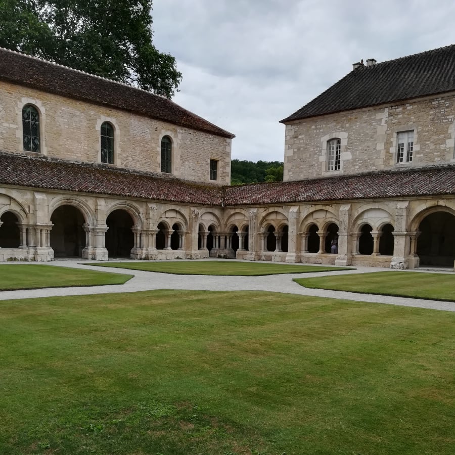 Full-Day Burgundy Tour to Fontenay Abbey and Semur-en-Auxois