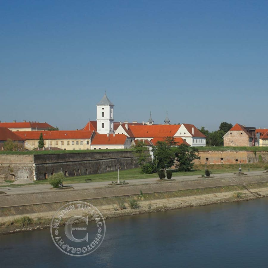 4-Hour Osijek City Tour with Optional Wine Tasting