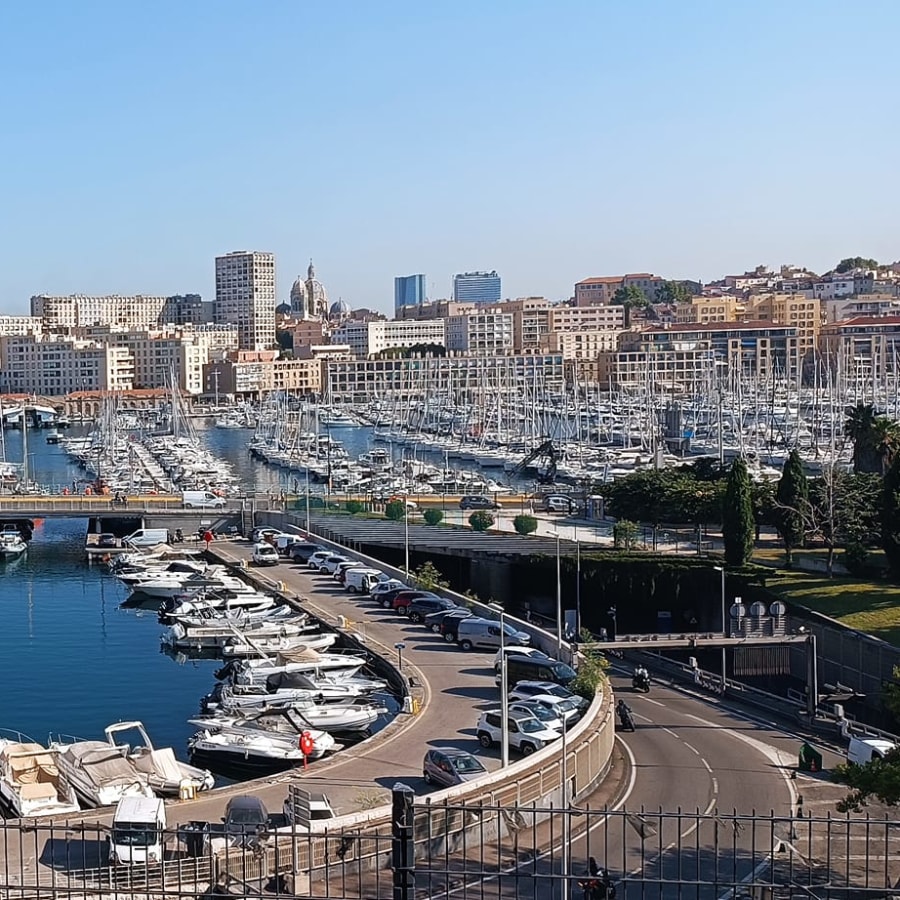 8-Hour Private Marseille and Cassis Tour with Calanques Boat Ride
