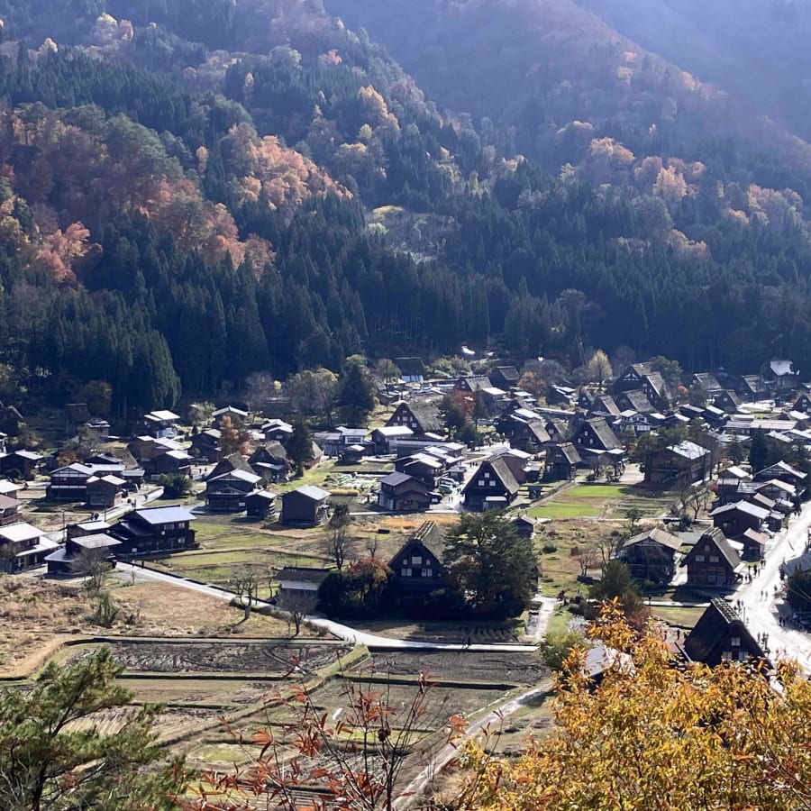 7-Hour Shirakawa-go Day Trip from Kanazawa with Scenic Mountain Drive