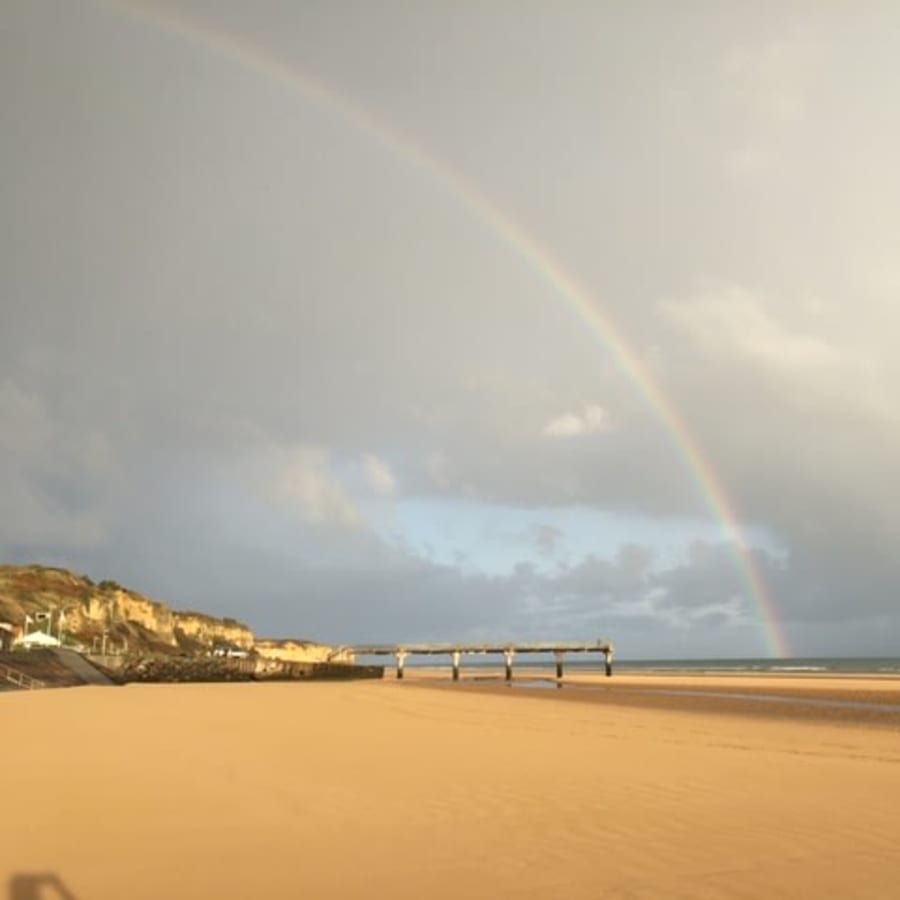 8-Hour Normandy D-Day Beaches Tour from Bayeux with Omaha and Pointe du Hoc