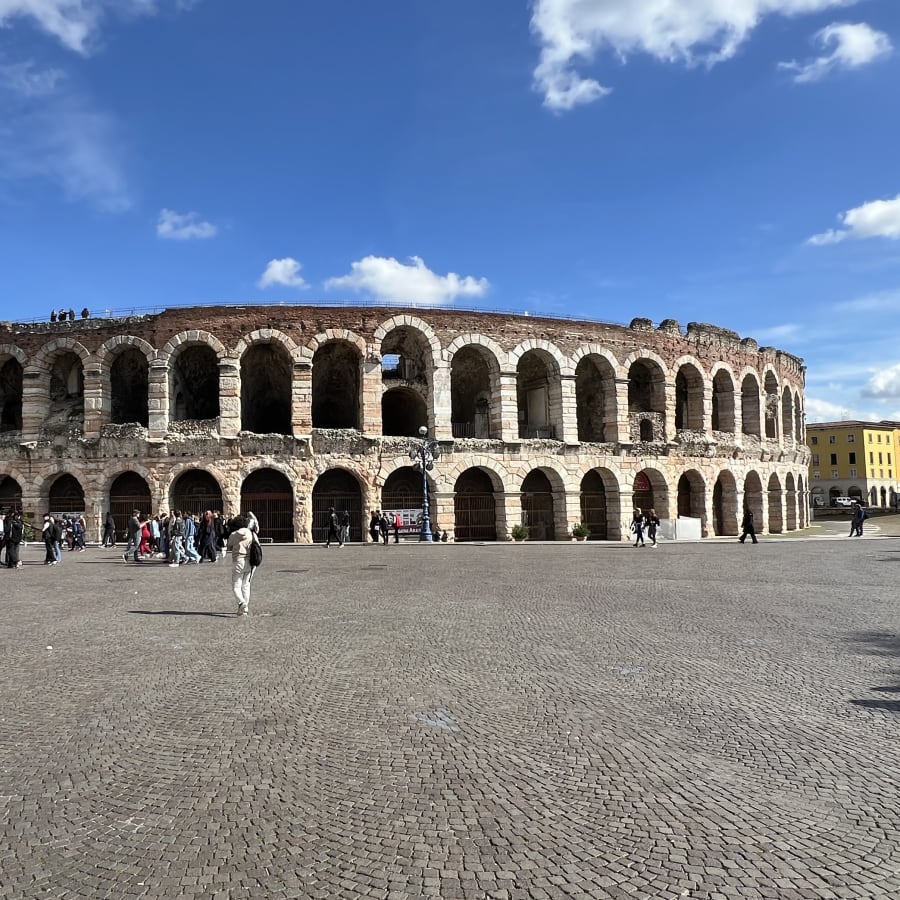 2-Hour Verona Walking Tour with Arena Entry and Juliet Landmarks