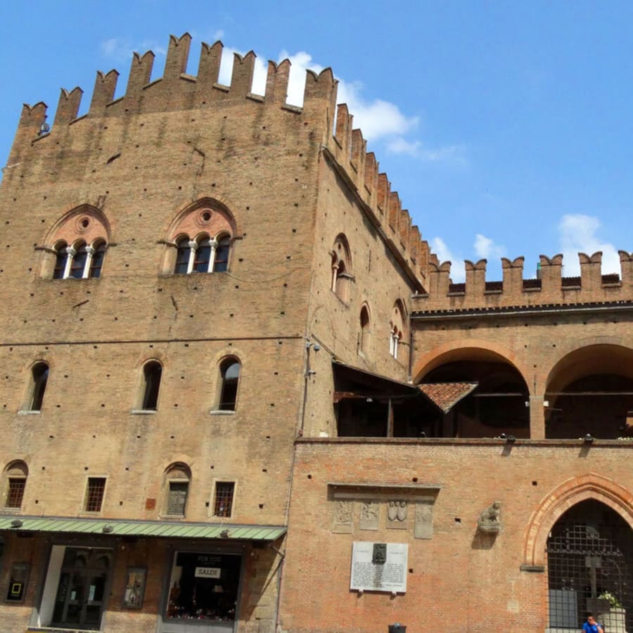 2-Hour Bologna Walking Tour with Hidden Corners and UNESCO Arcades