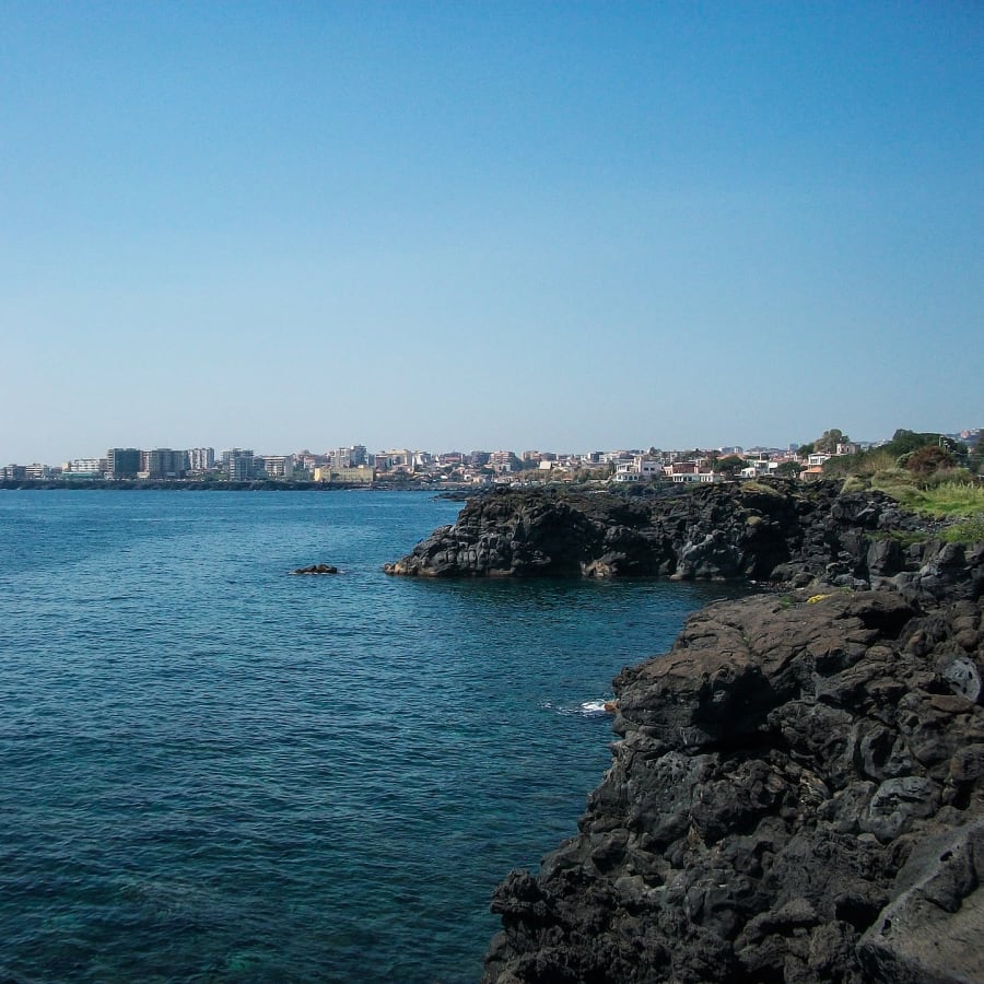 6-Hour Authentic Sicily Tour with Aci Castello and Seaside Dining