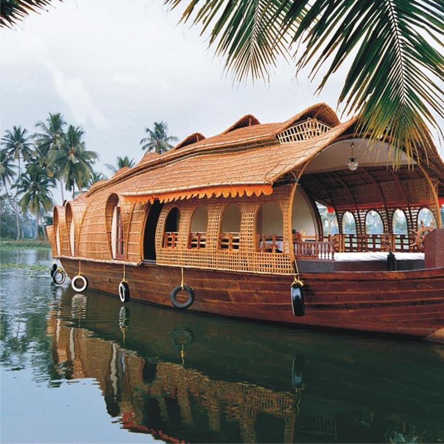 7-Day Kochi and Goa Sightseeing Tour with Houseboat and Sunset Cruise
