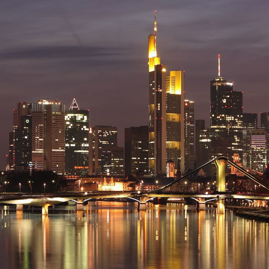 6-Hour Customizable Walking Tour of Frankfurt with Layover Flexibility