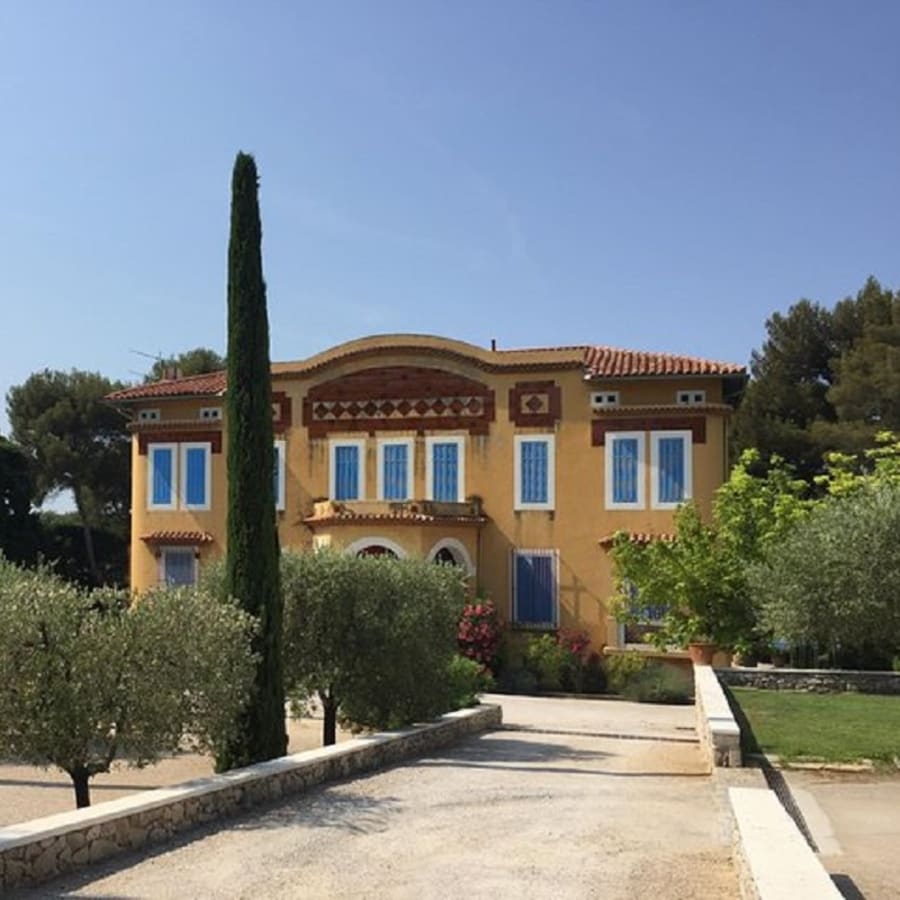 8-Hour Cassis Wine Tour from Marseille with Cliffs and Sea Views