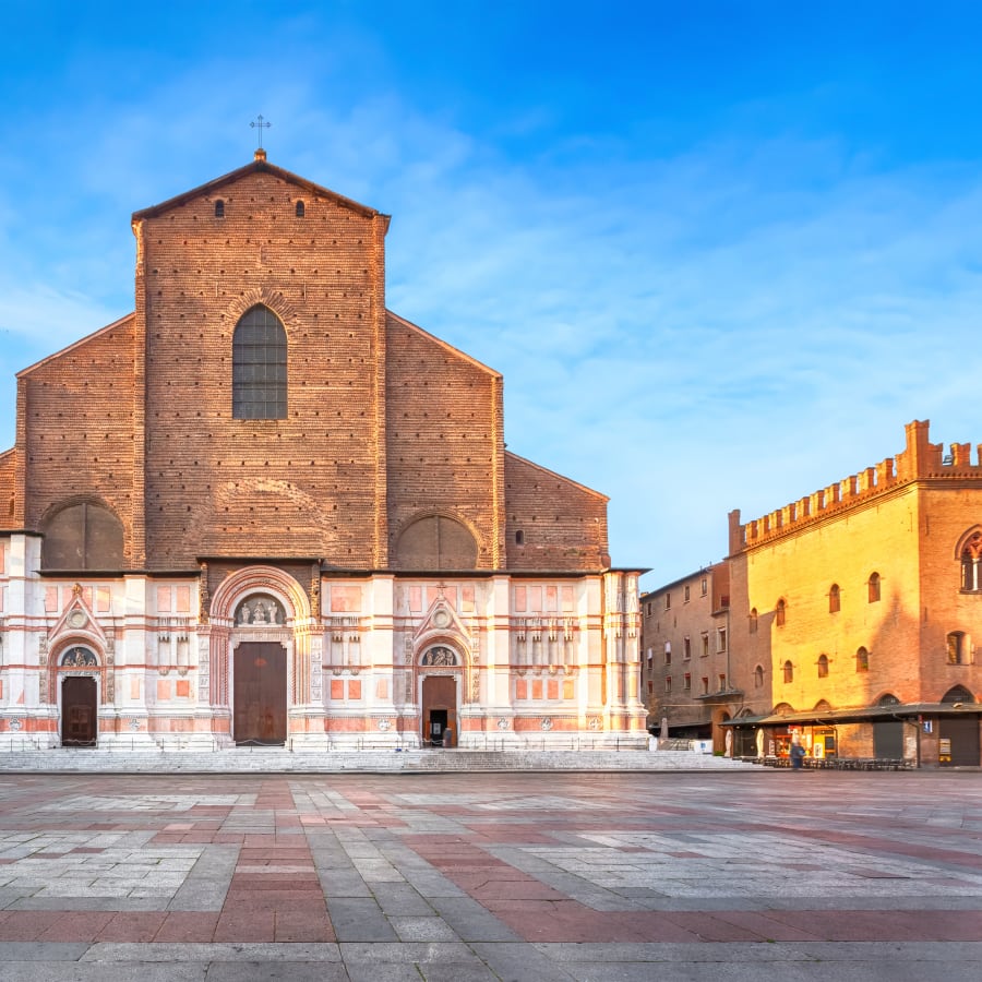 2-Hour Private Bologna Walking Tour with Quadrilatero Food District