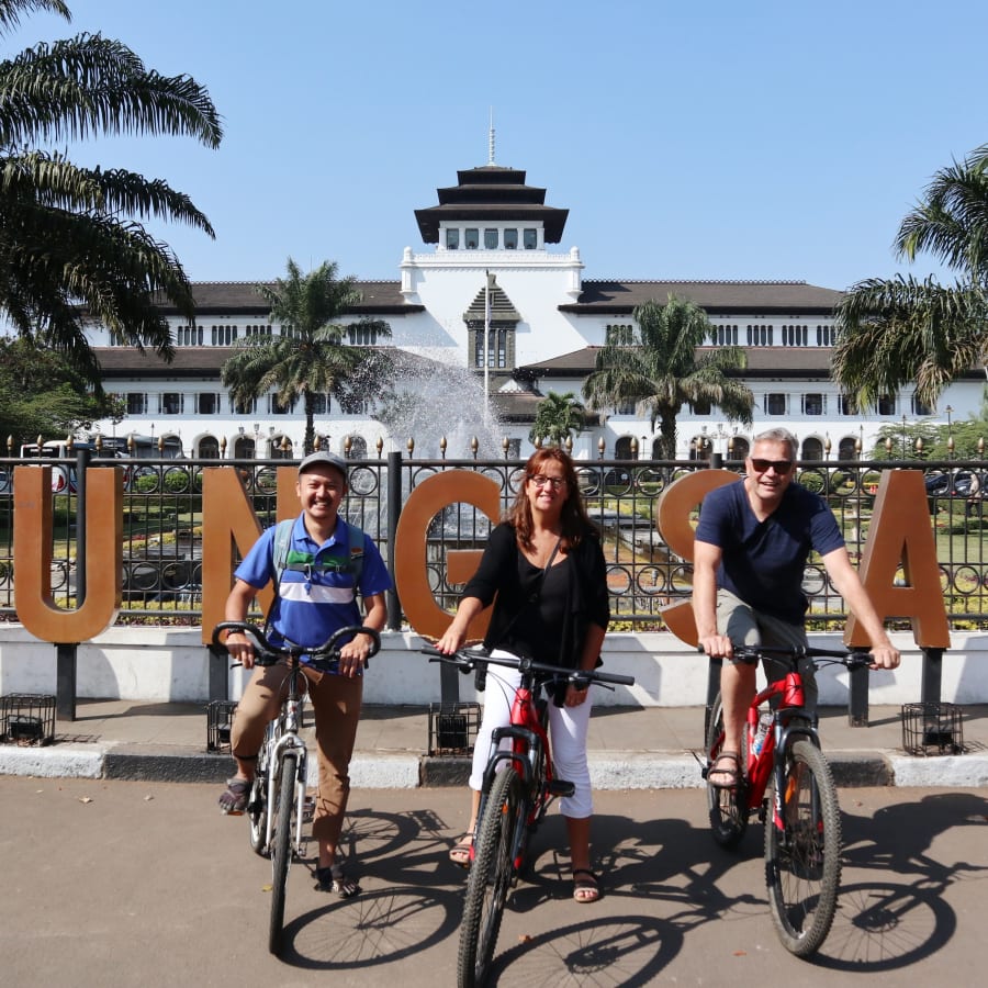 3-Hour Bandung Heritage Bike Tour with Gedung Sate and HBS Stories
