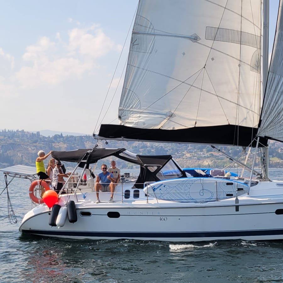 4-Hour Okanagan Lake Sailing Adventure from Naramata with Paddleboards