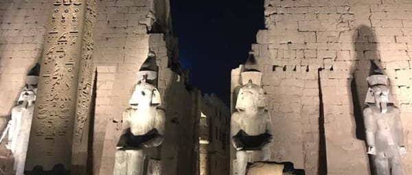 8-Hour Luxor Sightseeing Tour with East and West Bank Highlights