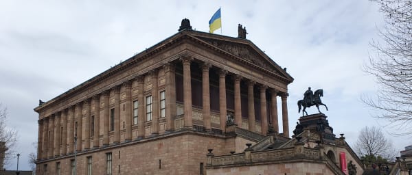 8-Hour Berlin City Tour with Reichstag and Cold War Landmarks
