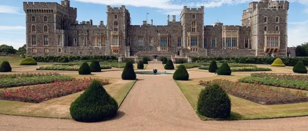 10-Hour Windsor Stonehenge and Bath Tour from London by Private Vehicle