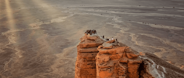 6-Hour Edge of the World Hiking Tour from Riyadh with Sunset