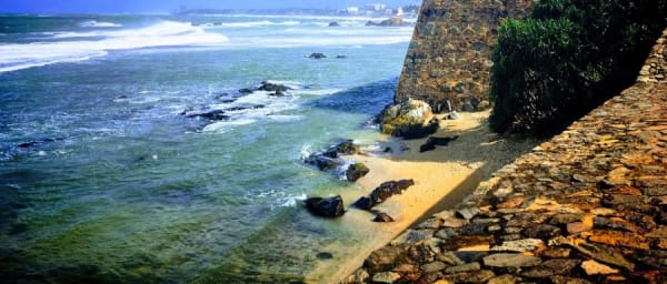 2-Day Colombo and Galle Tour with Turtle Bathing Experience