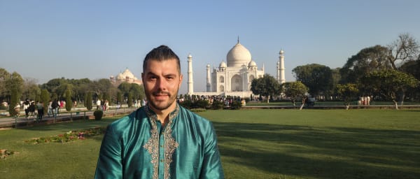 6-Hour Taj Mahal and Agra Fort Tour with Handicraft Shopping