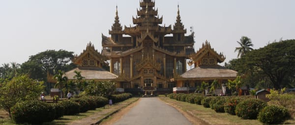 9-Hour Bago Tour with Shwemawdaw Pagoda and Kanbawzatharzi Palace