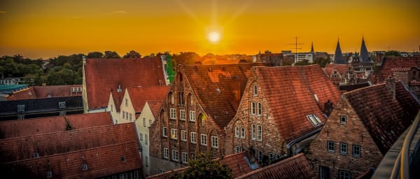 2-Hour Romantic Evening Walk in Lübeck's Historic Old Town