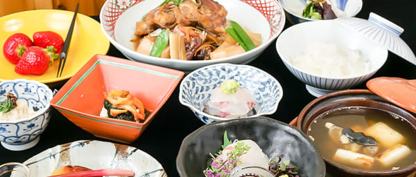 5-Hour Tokyo Ginza Night Tour with Dinner and Bar Experience