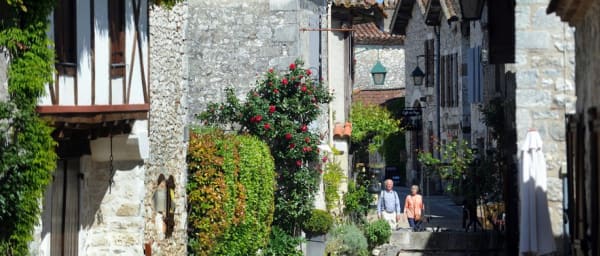 Visite à pied de 2 heures à Pujols parmi Les Plus Beaux Villages