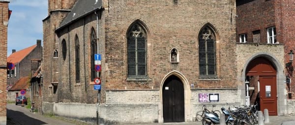 Private Bruges Historical Walking Tour with Chocolate Treat