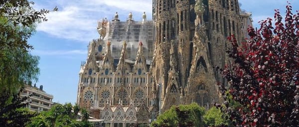 Barcelona Highlights Private Tour with Driver and Official Guide