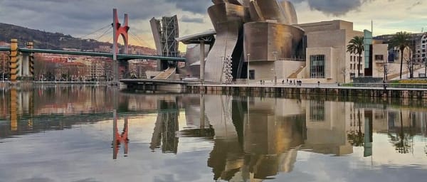 Private Guggenheim Museum Bilbao Tour with Official Guide